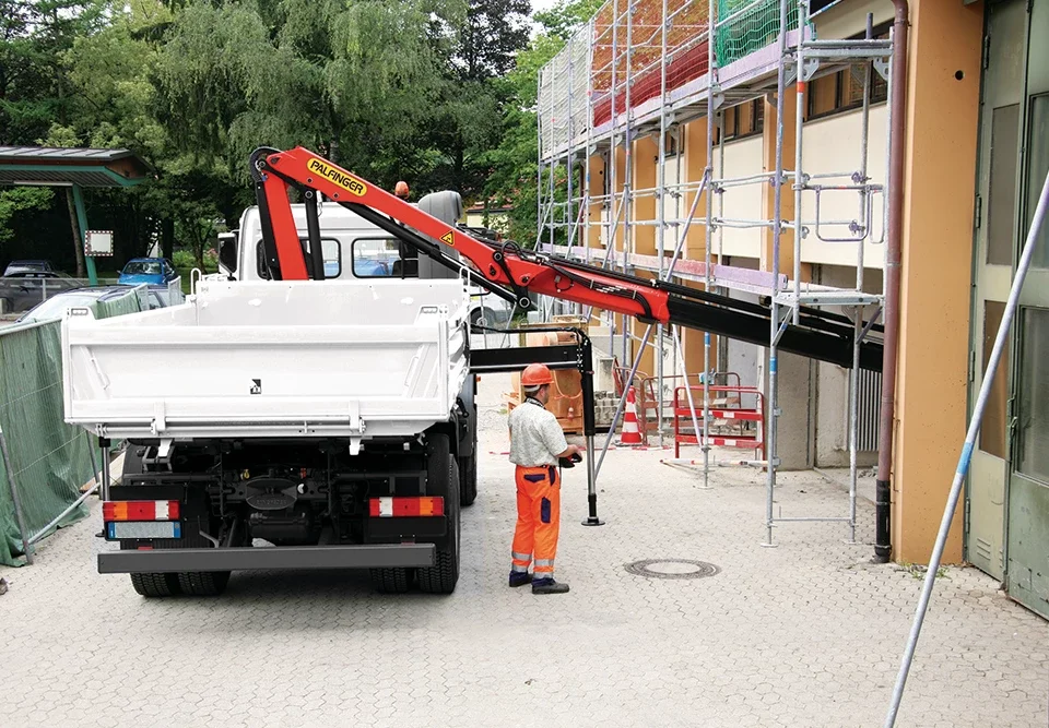 Grúa para montaje de estructuras metálicas
